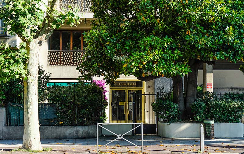 Entrée de l'immeuble à Nice Immeuble de l'association ADAM à Nice